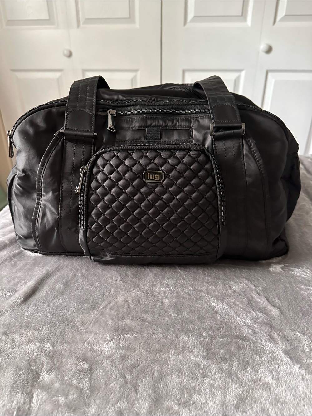 Unisex Lug Propeller Black Quilted Crossbody/Short Shoulder Nylon Duffel Bag EUC